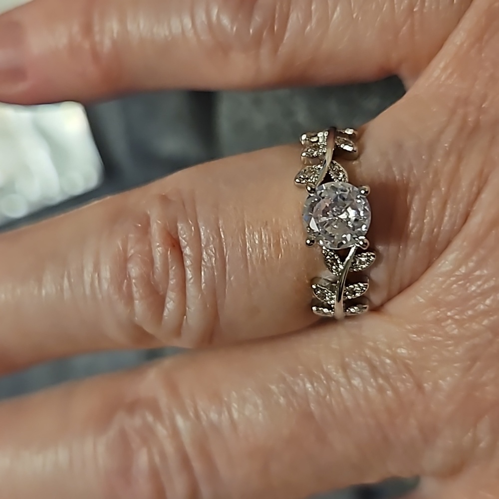 Size 6 silvery ring with leaf detailing = costume jewelry